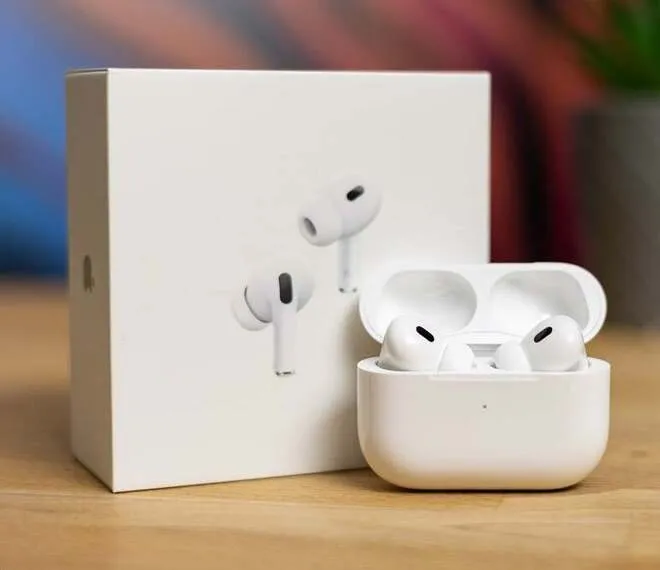 Apple работает над AirPods с AI-камерами